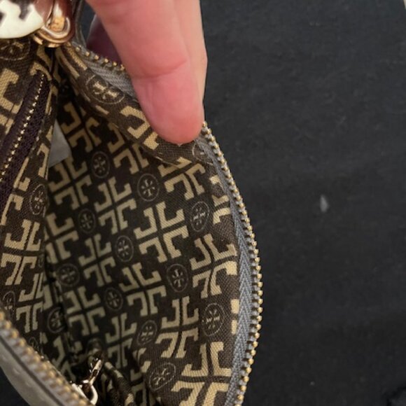 Tory Burch Gray/Taupe Metallic Leather Wristlet Wallet Pouch Detachable Chain - Picture 3 of 3